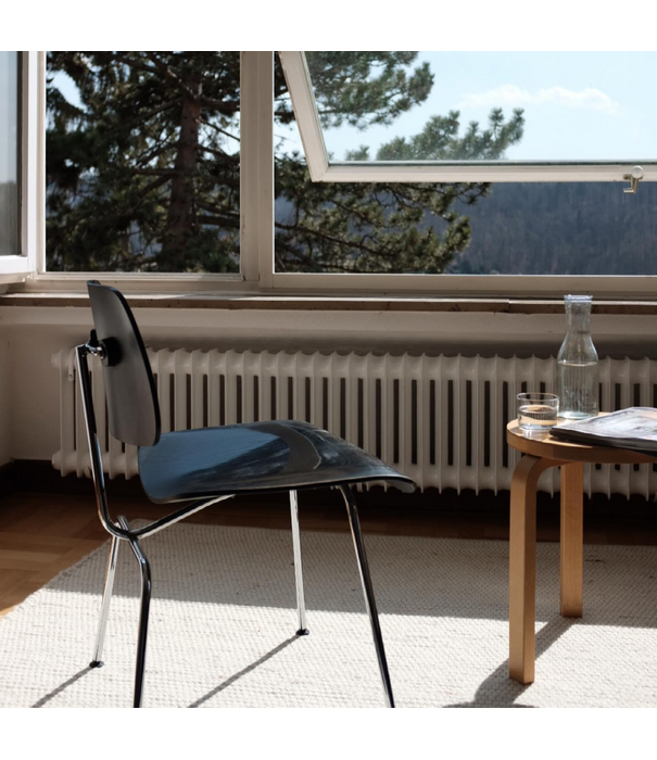 Vitra  Vitra  Eames DCM Eetkamerstoel zwart essen, chroom onderstel