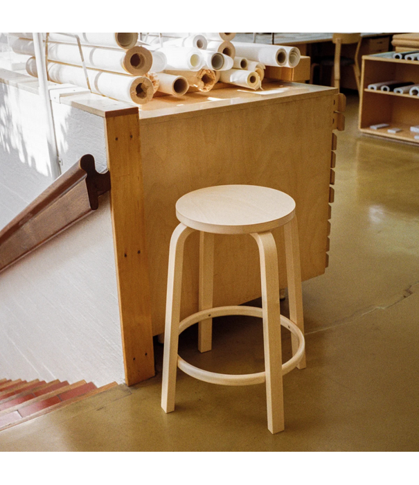 Artek  Artek Aalto Barkruk berken - wit laminaat 64 / 75cm