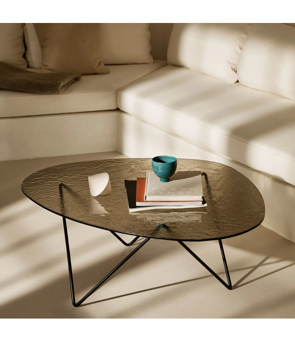 Gubi  Gubi Pedrera Salontafel gestructureerd glas, messing onderstel
