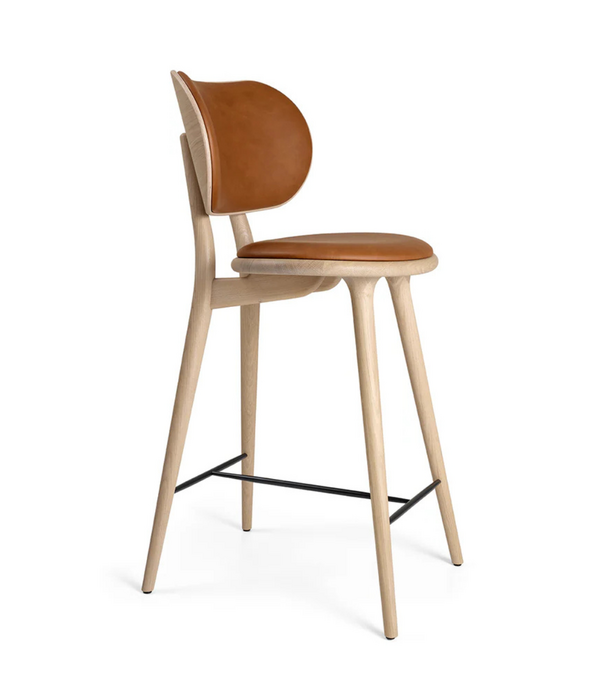 Mater Design  Mater High Stool Backrest mat eiken, Nuance walnoot leer 69cm