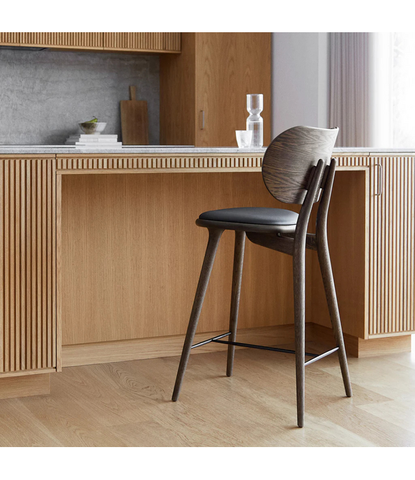 Mater Design  Mater High Stool Backrest Sirka grijs eiken, Ultra zwart leer 69cm