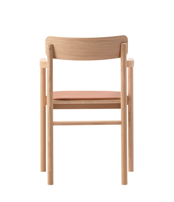 Fredericia  Model 3446, Post Armstoel geolied eiken, zitting cognac leer