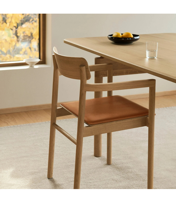 Fredericia  Model 3446, Post Armstoel geolied eiken, zitting cognac leer