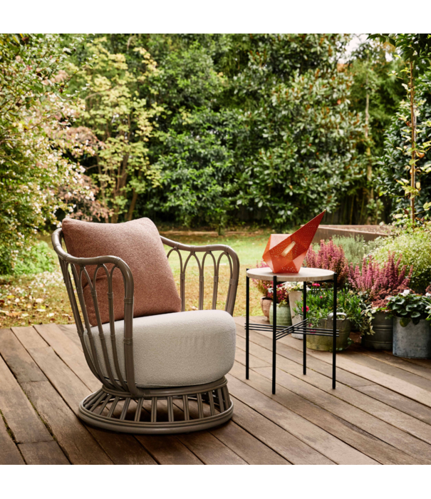 Gubi  Grace Outdoor Lounge Chair, natural - Plutarco 158