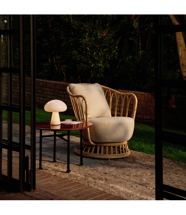 Gubi  Grace Outdoor Lounge Chair, natural - Plutarco 158