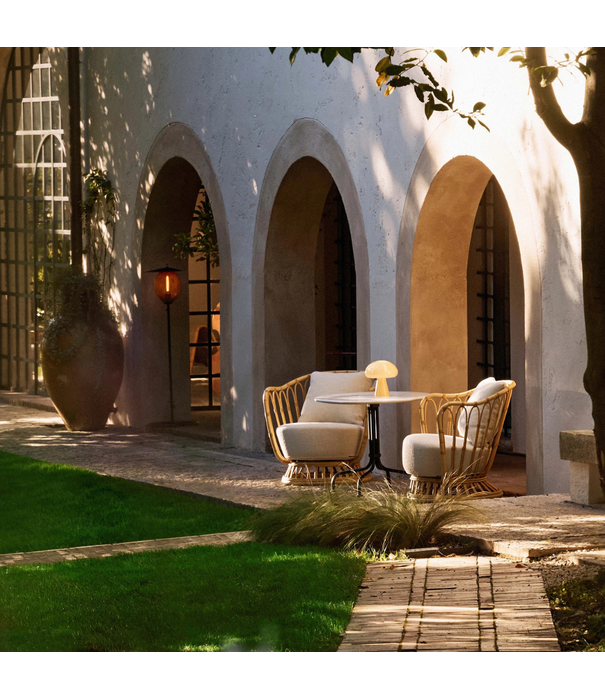 Gubi  Gubi Grace Outdoor Lounge Chair, natural - Plutarco 158