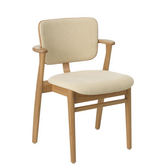 Artek Domus Stoel eiken,  stof WOW RE 6511, nougat bies