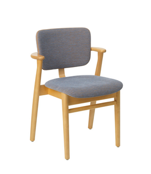 Artek Domus Stoel berken honing gebeitst,  stof WOW RE 4441, nougat bies