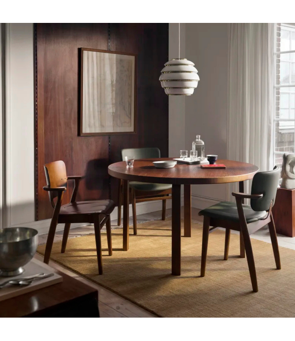 Artek  Domus Stoel walnoot gebeitst,  stof WOW RE 6722, cognac bies