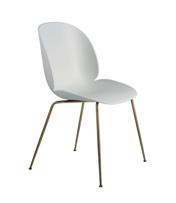 Gubi  Beetle Eetkamerstoel, antiek messing conic voet