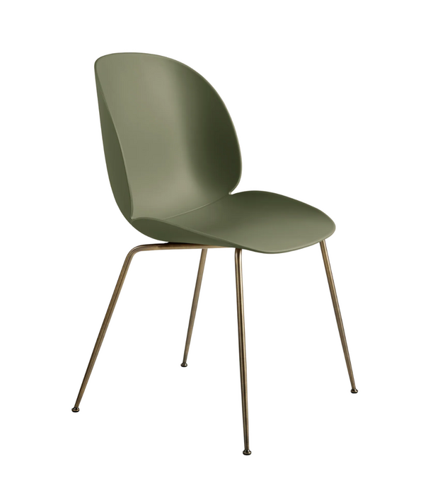 Gubi  Beetle Eetkamerstoel, antiek messing conic voet