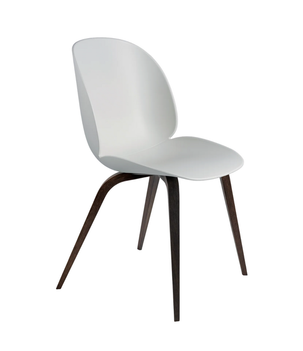 Gubi  Gubi Beetle eetkamerstoel recycled plastic, poten gerookt eiken