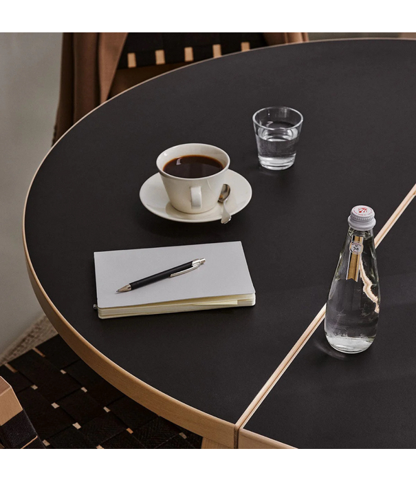 Artek  Artek Aalto Tafel 96 Halfrond