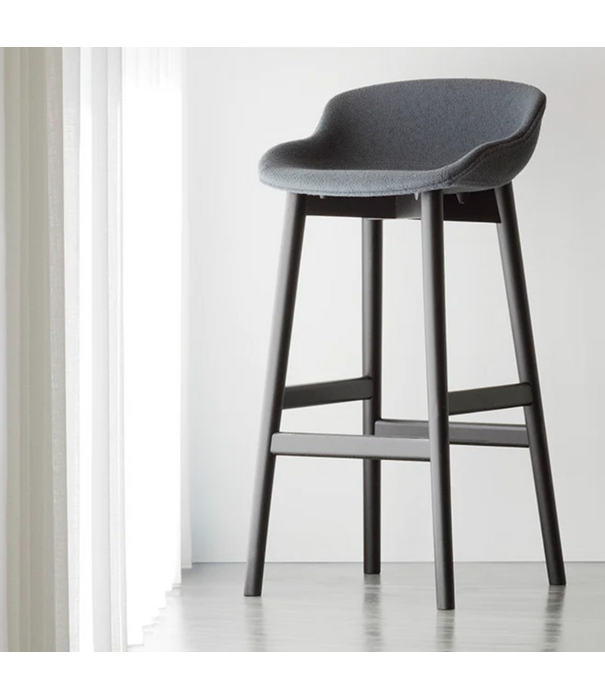 Normann Copenhagen  Hyg Low Barkruk eiken / wit - voorkant Remix