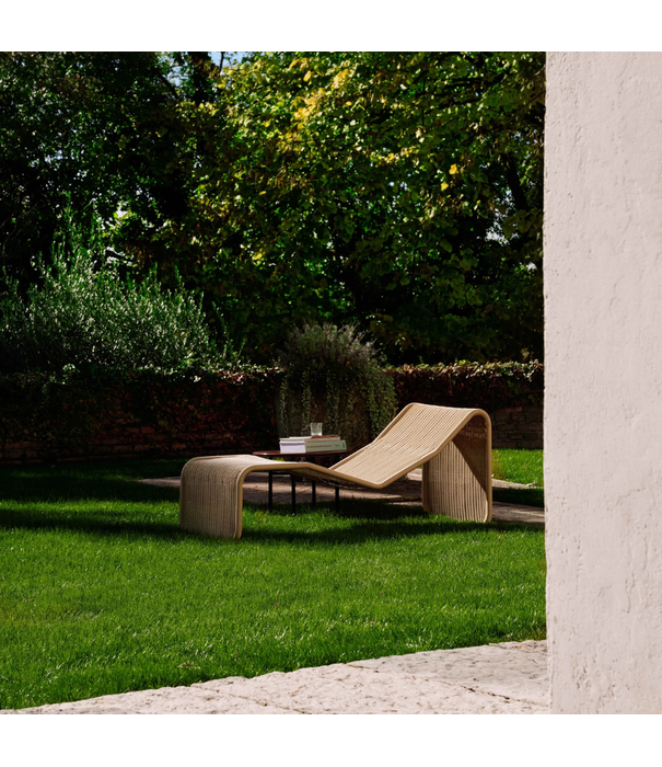 Gubi  Gubi + Bonacina P3S Outdoor Chaise Longue rotan naturel