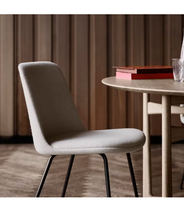 &Tradition Rely HW36 Dining Chair Noble leather, black legs