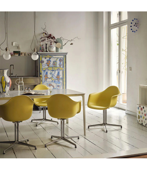 Vitra  Eames DAL Plastic Dining Chair w. arm,  white base