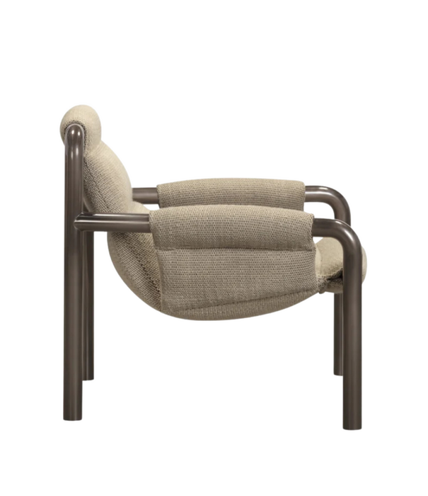 Wendelbo Atli Lounge Chair dark grey lacquered legs, Turn 4 sand