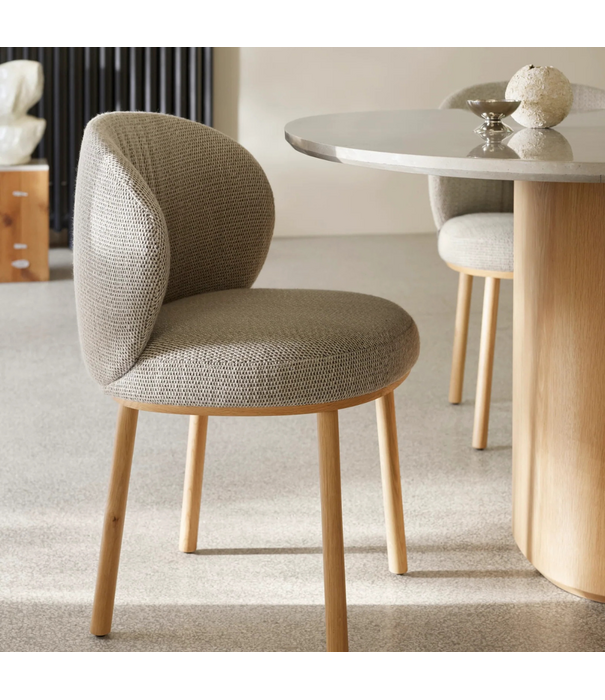 Wendelbo Ovata Dining Chair fully upholstered, brown oak legs