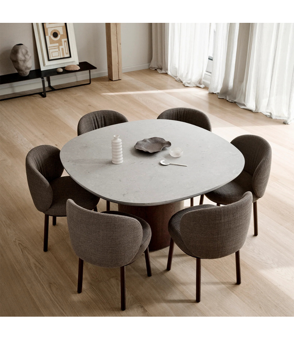 Wendelbo Ovata Eettafel licht eiken voet, Jura kalksteen grijs