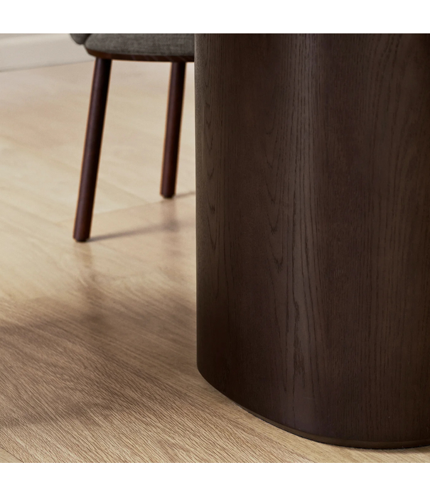 Wendelbo Ovata Eettafel donker eiken voet, Jura kalksteen grijs