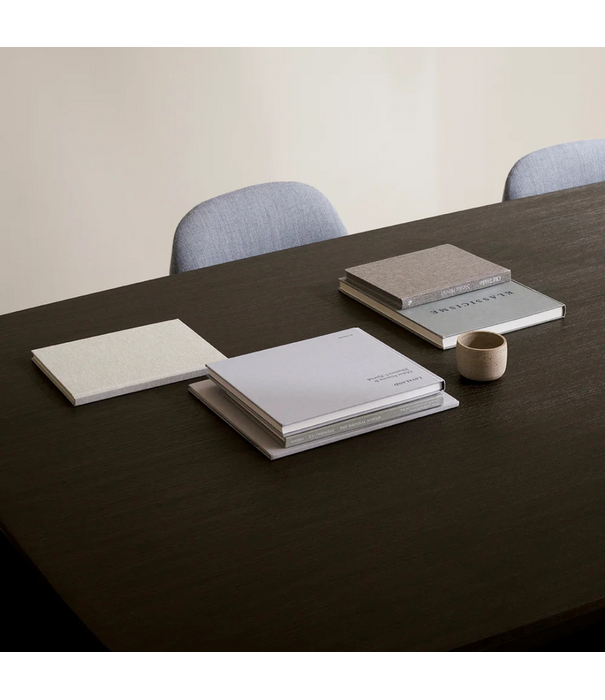 Wendelbo Vector Eettafel donkerbruin eiken, zwart voet