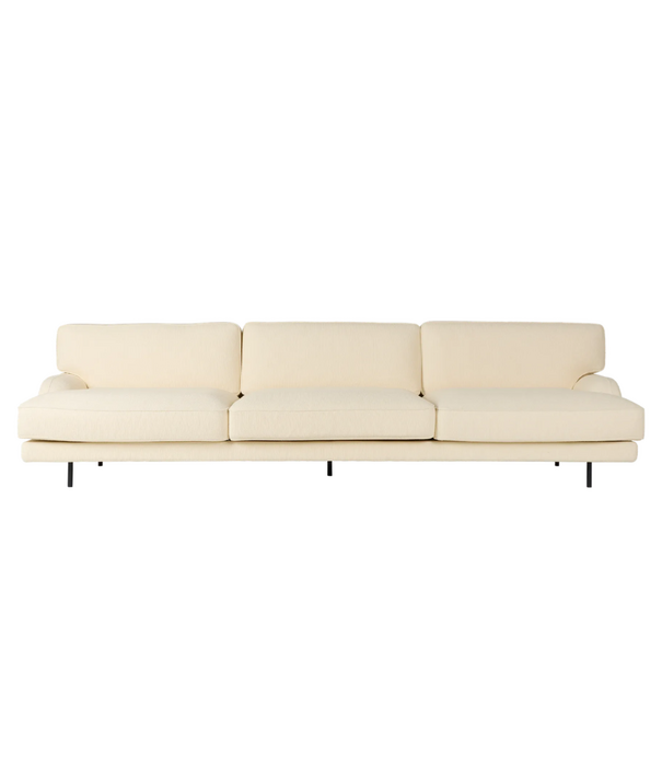 Gubi  Flaneur 3-seater Sofa Gubi Boucle 01 cream, black matt base