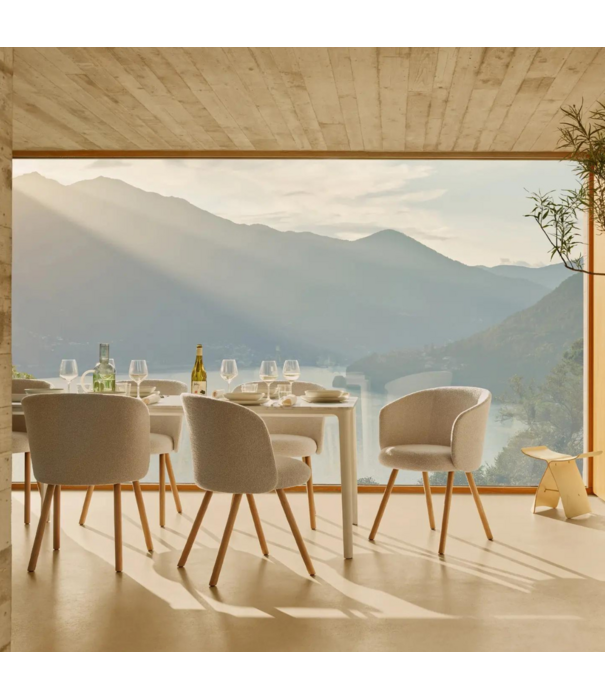 Vitra  Mikado Eetkamer Armstoel eiken, stof Nubia Ivory