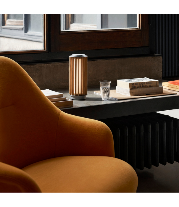 &Tradition Rely HW140 Lounge Stoel Saxion 0927, zwart poten