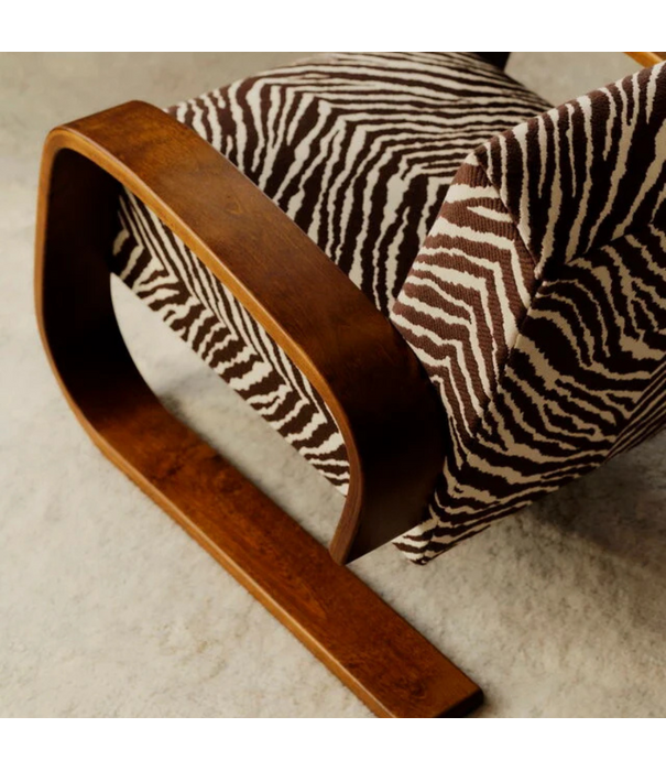 Artek  Aalto Armchair 400 Tank,  black birch, Black Elegance leather