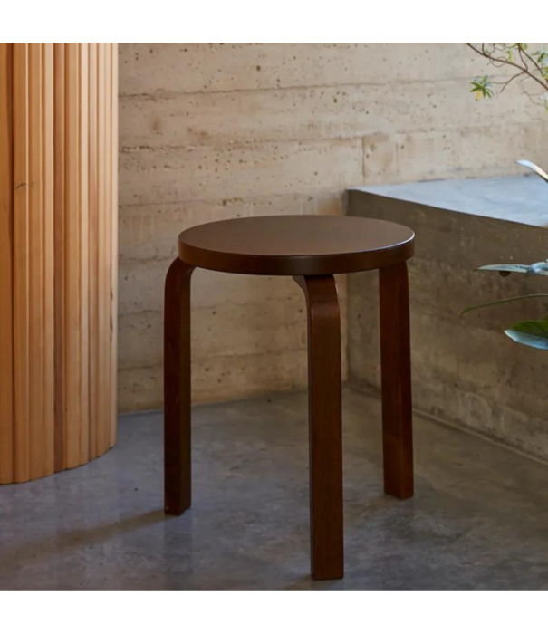Artek  Stool 60 Kruk berken, walnoot gebeitst