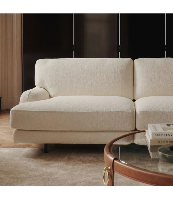 Gubi  Flaneur Lounge Stoel Gubi Boucle 01 cream, mat zwart poten