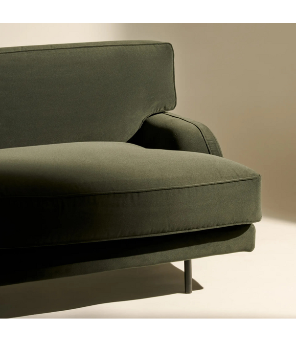 Gubi  Flaneur Lounge Stoel Gubi Boucle 01 cream, mat zwart poten