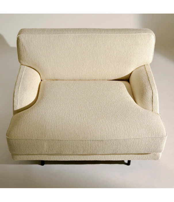 Gubi  Flaneur Lounge Stoel Gubi Boucle 01 cream, mat zwart poten