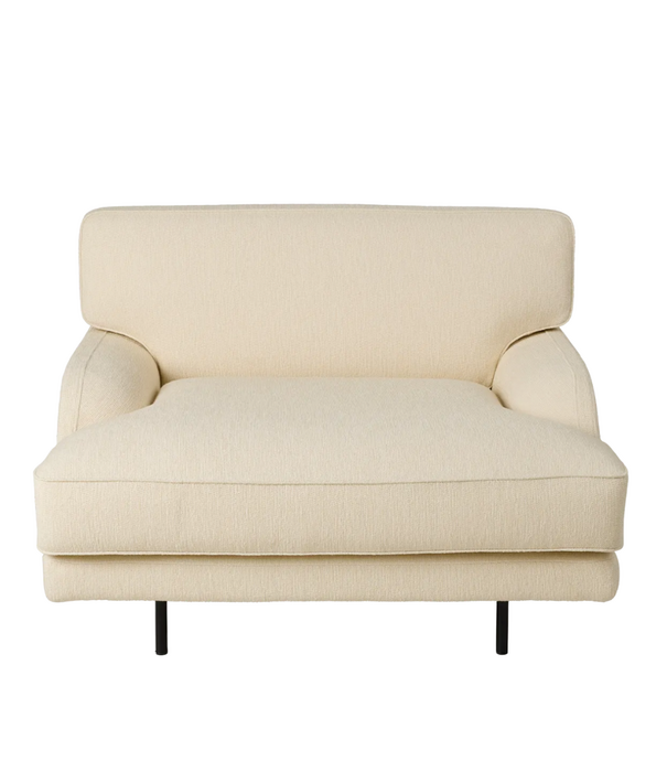 Gubi  Flaneur Lounge Stoel Gubi Boucle 01 cream, mat zwart poten