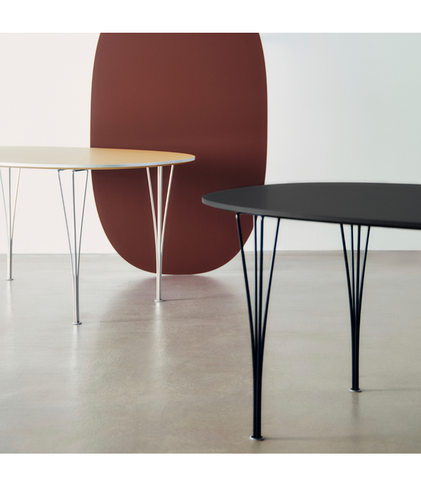 Fritz Hansen Superellipse B616 Table black laminate, black