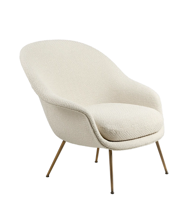 Gubi  Bat Lounge Stoel Dora Boucle 001 cream, antiek messing poten