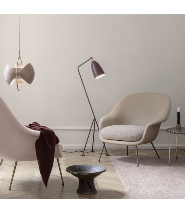Gubi  Bat lounge stoel high back - conic voet