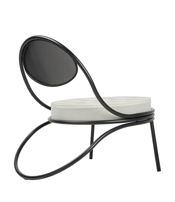 Gubi  Copacabana Lounge Stoel zwart, kussen Leslie Stripe
