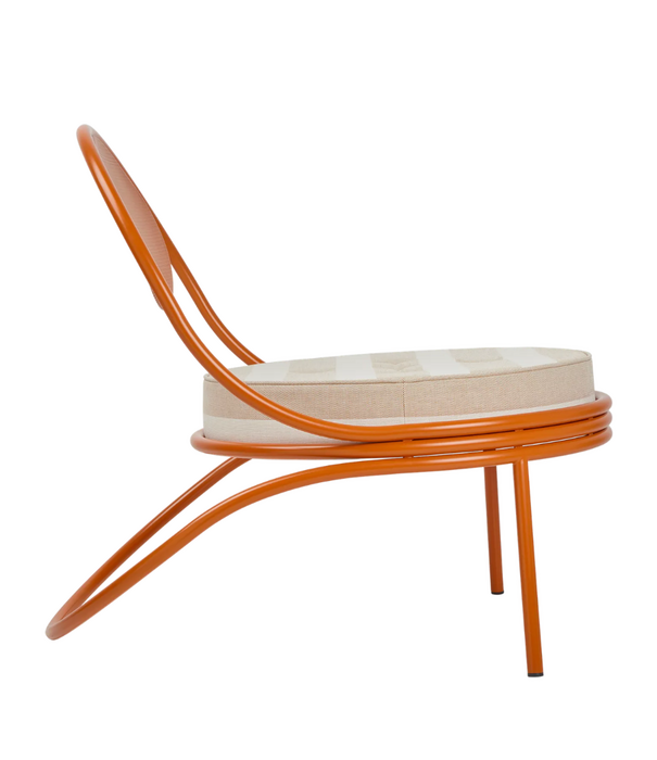 Gubi  Copacabana Lounge Stoel oranje, kussen Leslie Stripe