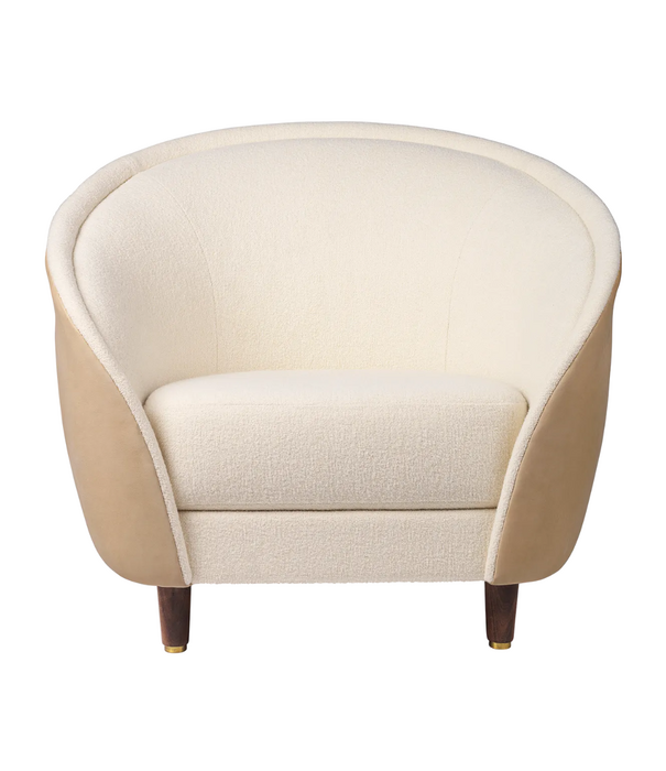 Gubi  Revers Lounge Chair Harp ivory, Chamois doeskin, walnut base