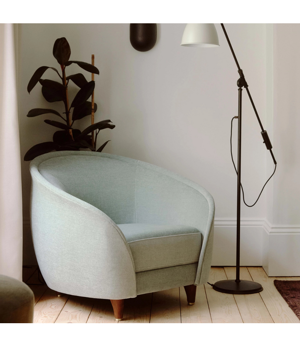 Gubi  Revers Lounge Stoel Harp ivory, Chamois doeskin, walnoot poten