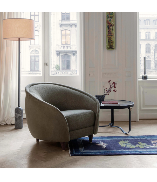 Gubi  Revers Lounge Chair Harp ivory, Chamois doeskin, walnut base