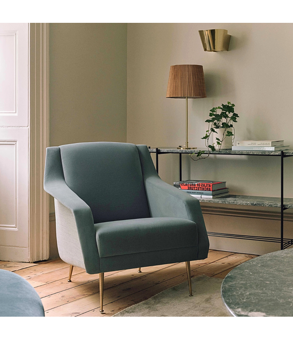 Gubi  CDC.1 Lounge Stoel Gubi Boucle 05 bruin, zwart poten