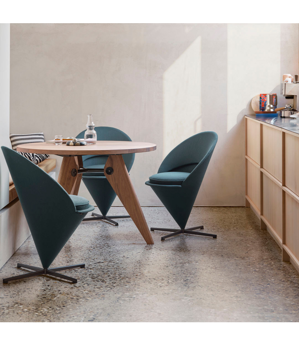 Vitra  Gueridon Dining Table solid oiled oak
