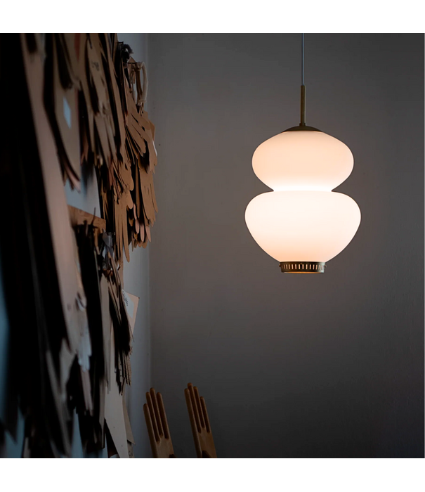 Lyfa  Peanut Hanglamp opaal glas, messing