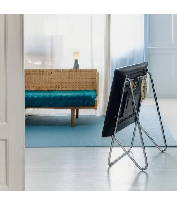 Pedestal Bloom TV Stand