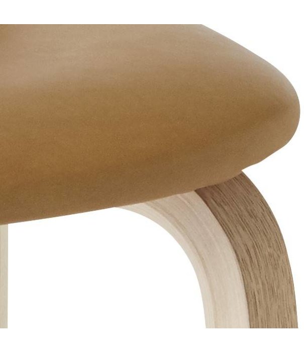 Muuto  Muuto Visu Bar Stool Refine leather, oak wood base