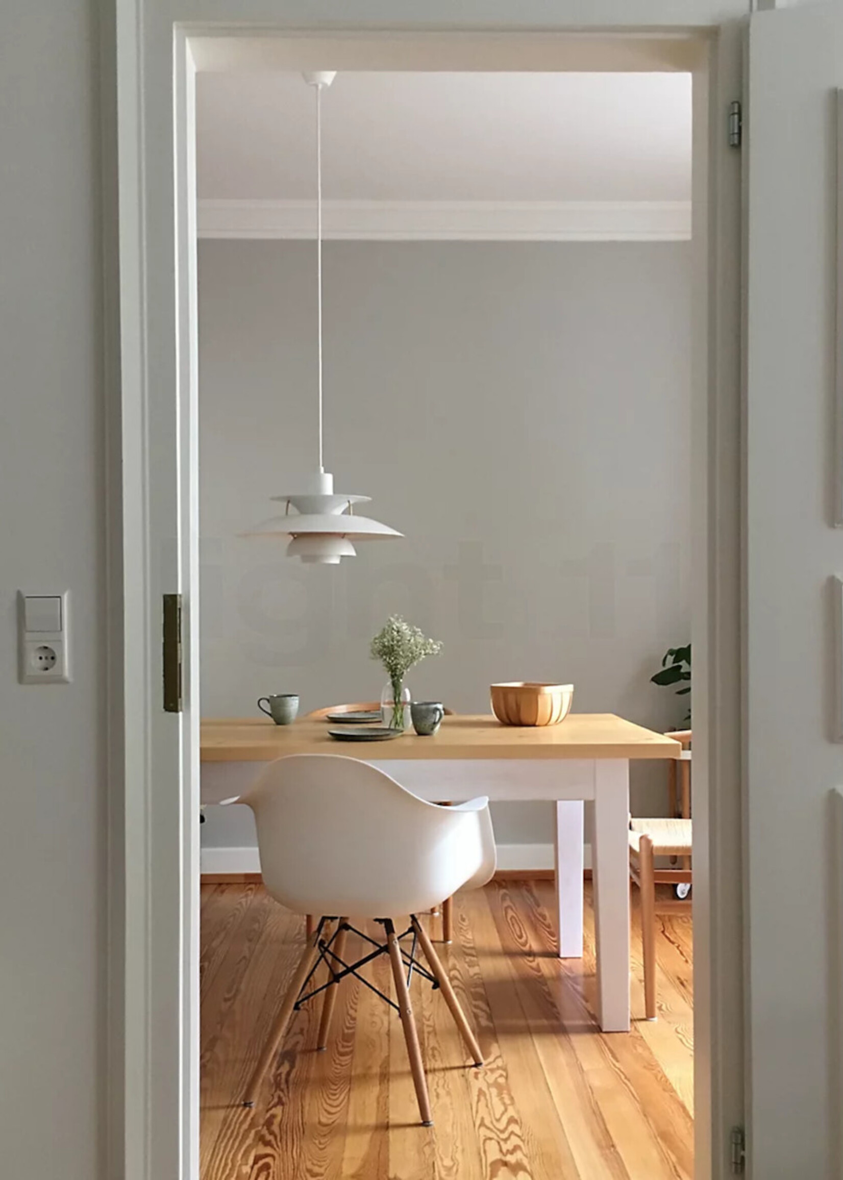 Louis Poulsen PH 5 hanglamp.  Monochrome White