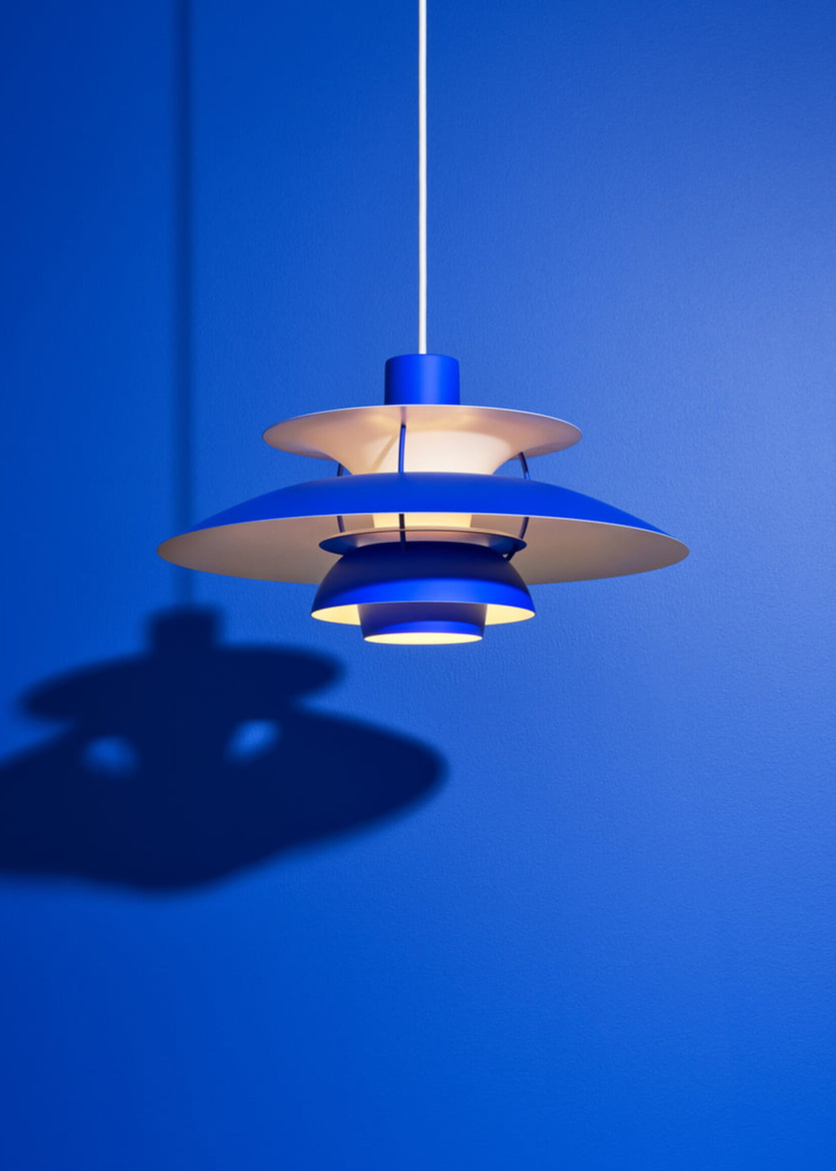Louis Poulsen PH 5 hanglamp. Monochrome Blue